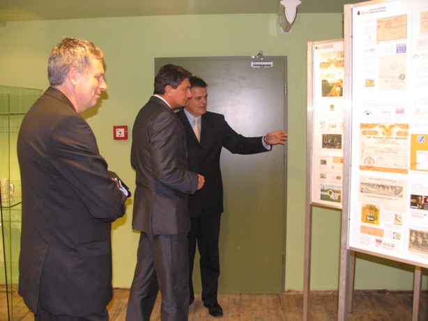 V sredo, 25.novembra 2009 si je predsednik Vlade RS Borut Pahor z zanimanjem ogledal tudi filatelistično zbirko PIVO, ki je bila razstavljena ob otvoritvi Ekomuzeja hmeljarstva in pivovarstva v Žalcu.
